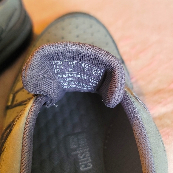 Clarks - Picture 7 of 8